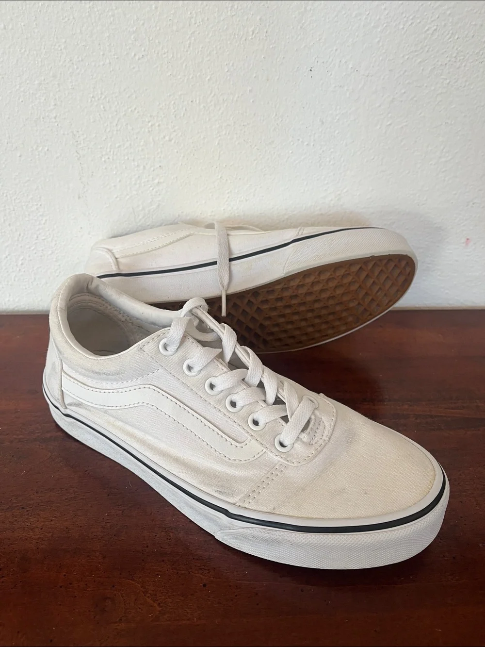 Vans White Old Skool Low Lace-up Sneakers Size 8